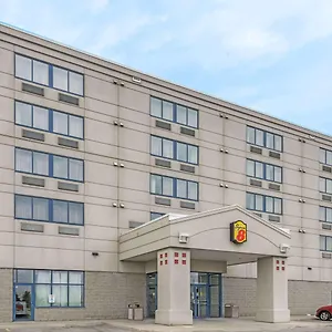 Super 8 By Wyndham ** Mississauga